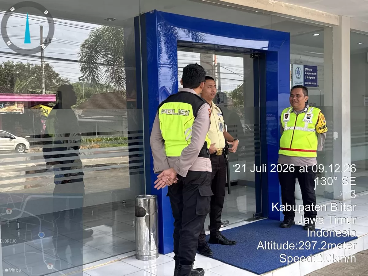 Tingkatkan Keamanan, Polsek Selorejo Intensifkan Patroli ke Bank dan Objek Vital