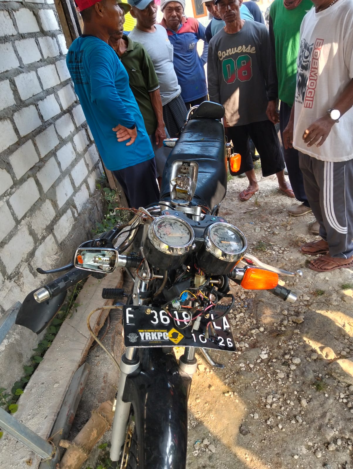 Motor RX King Tabrak Tiang Listrik hingga Masuk Sungai, Dua Pemuda di Sekaran Lamongan Tewas