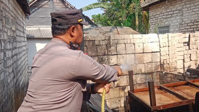 Ditinggal Ambil Air, Warung Cilok di Brondong Lamongan Ludes Terbakar