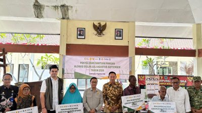 Bulog Bojonegoro Salurkan Bantuan Beras Tahap II di Lamongan, Warga Terima 30 Kilogram