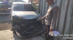 Diduga Mengantuk, Avanza Oleng dan Tabrak Motor yang Terparkir di Pinggir Jalan Karanggeneng