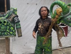Musim Karnaval Agustusan, Perajin Kostum Asal Jombang Kebanjiran Pesanan hingga 100 Persen