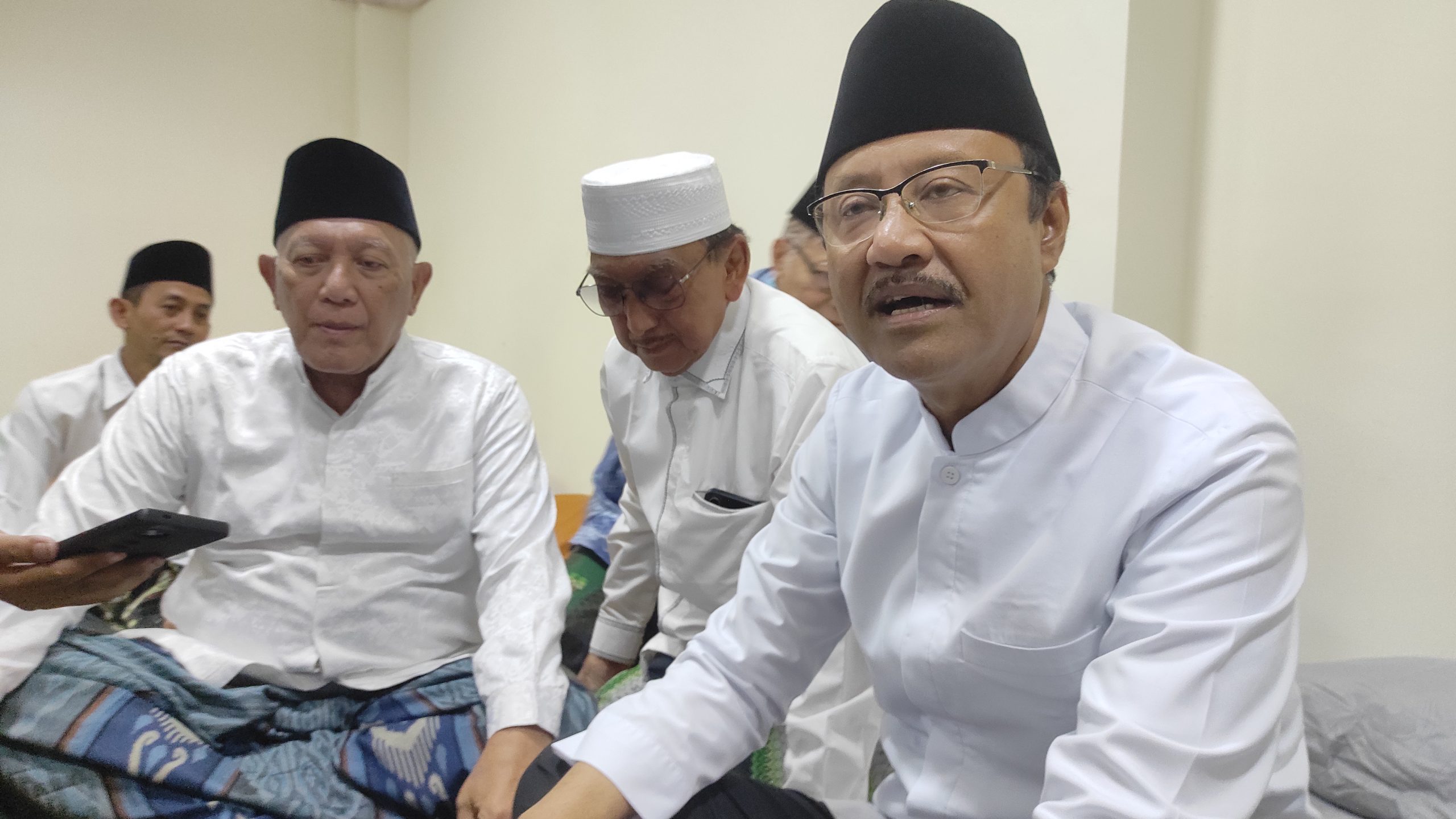 Gus Kikin, Gus Ipul dan Gus Hasib Cek Langsung Kasur Penginapan Peserta Muktamar NU ke-35 di Tambakberas