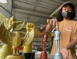 Jelang HUT ke-81 RI, Pesanan Piala di Jombang Melonjak hingga 200 Persen