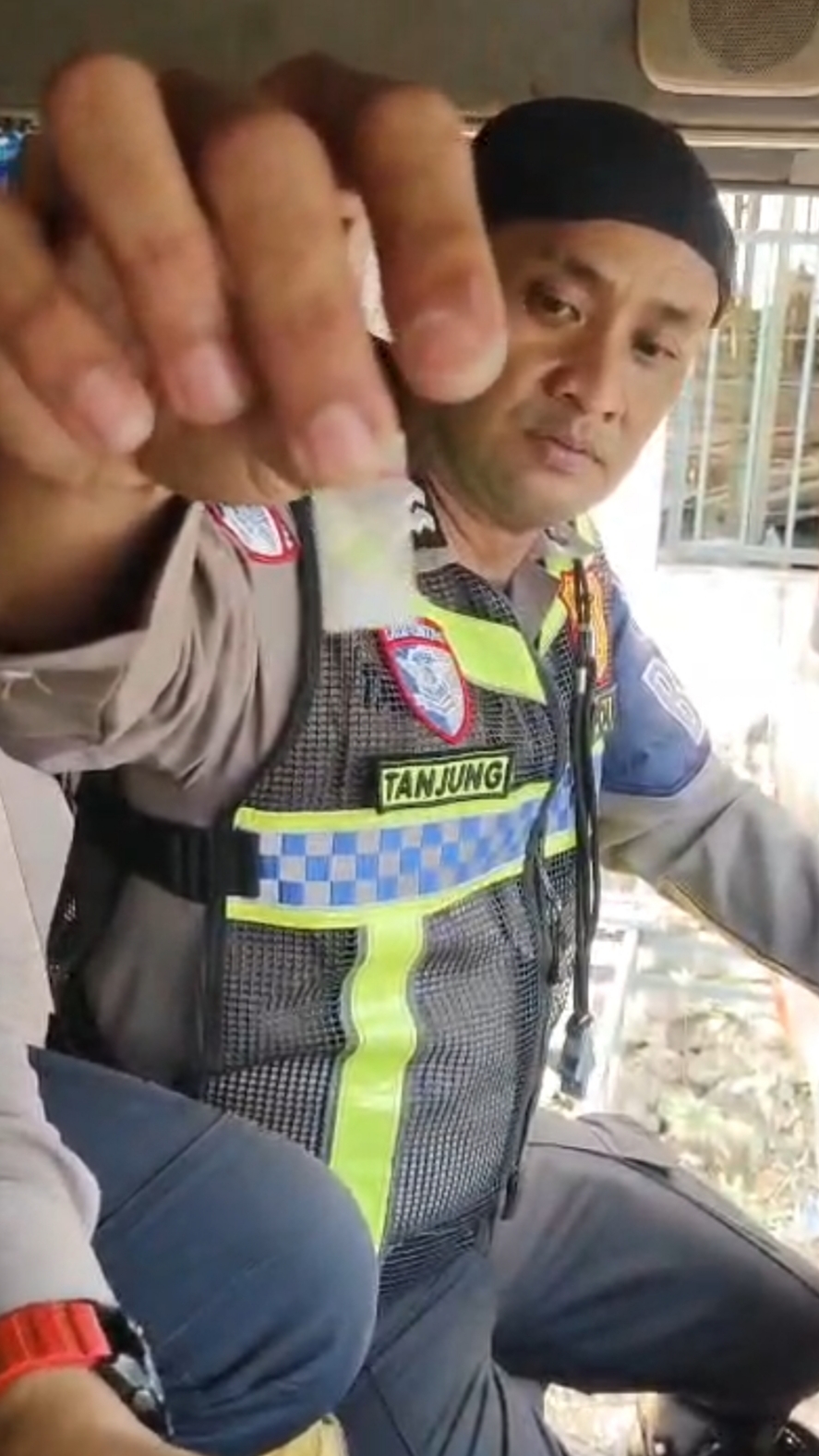 Truk Tronton Langgar Rambu, Sopir Asal Ciamis Diamankan Bawa Sabu di Kabin