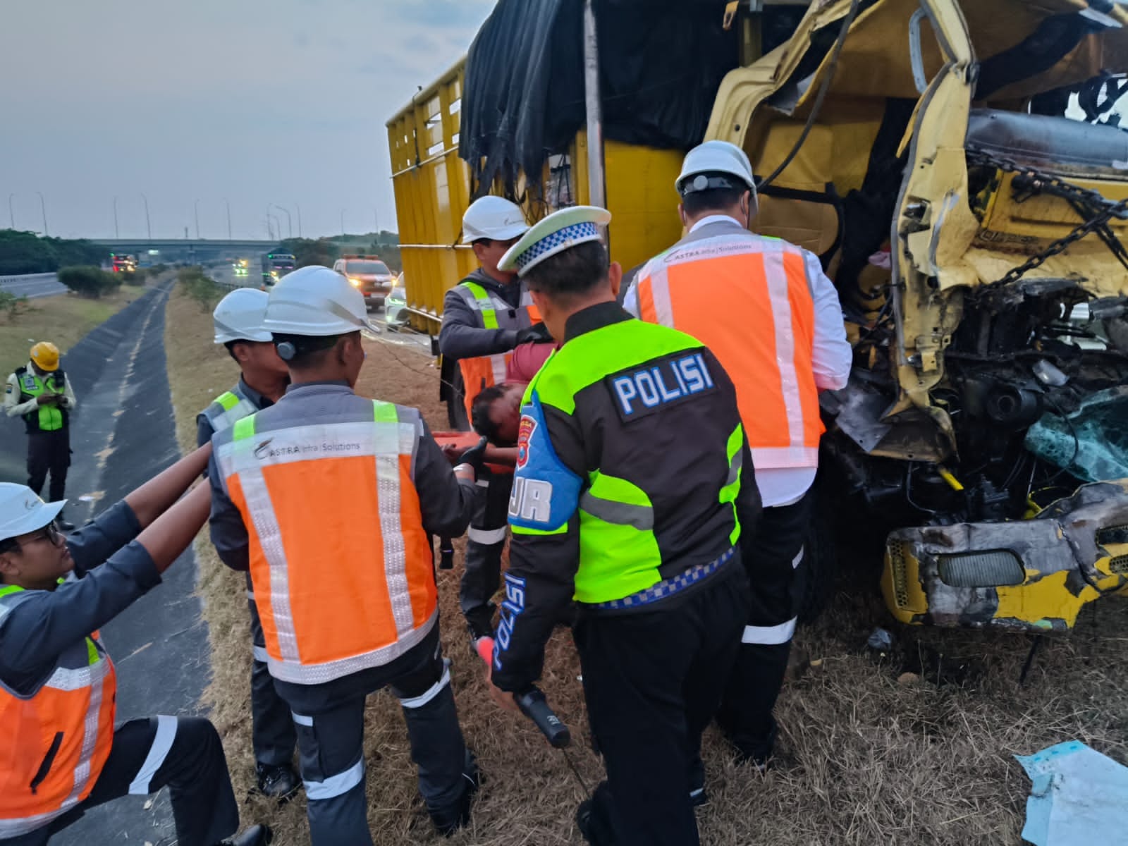 Truk Pengangkut Ikan Tabrak Tronton di Tol Jombang-Mojokerto, Sopir Tewas