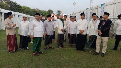 Ketua Organizing Committee Muktamar ke-35 NU, Saifullah Yusuf atau Gus Ipul) berama Panitia lokal dipimpin Gus Rozaq dan Ketua Steering Committee Muktamar ke-35 NU, Prof. Mohammad Nuh, saat meninjau persiapan venue-venue utama dan termasuk Bazar Muktamar di Tambakberas, Jombang, Kamis (20/8/2026). (istimewa)
