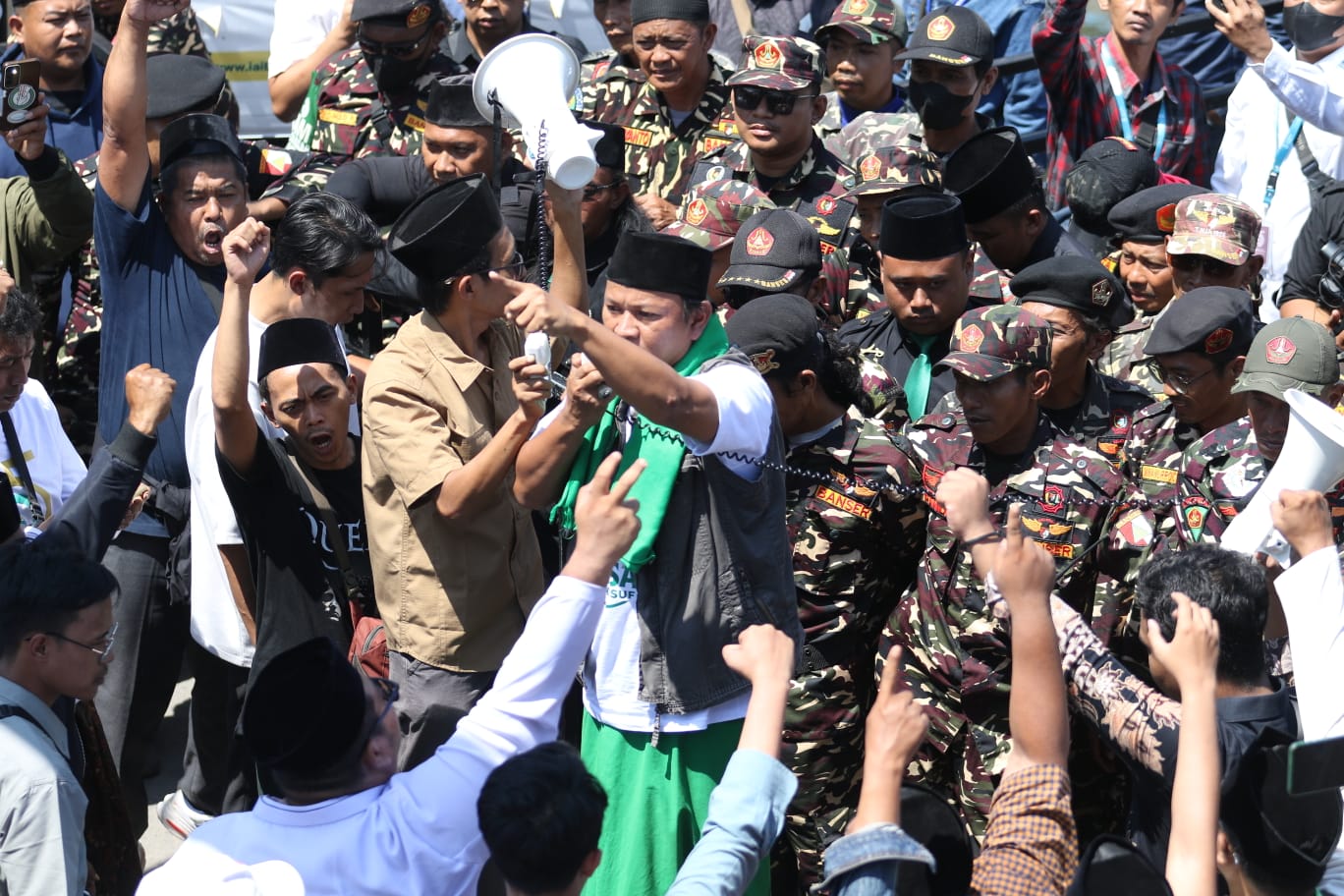 Di Luar Arena Muktamar NU Memanas, Massa Pendukung Caketum Coba Terobos GSG Tambakberas