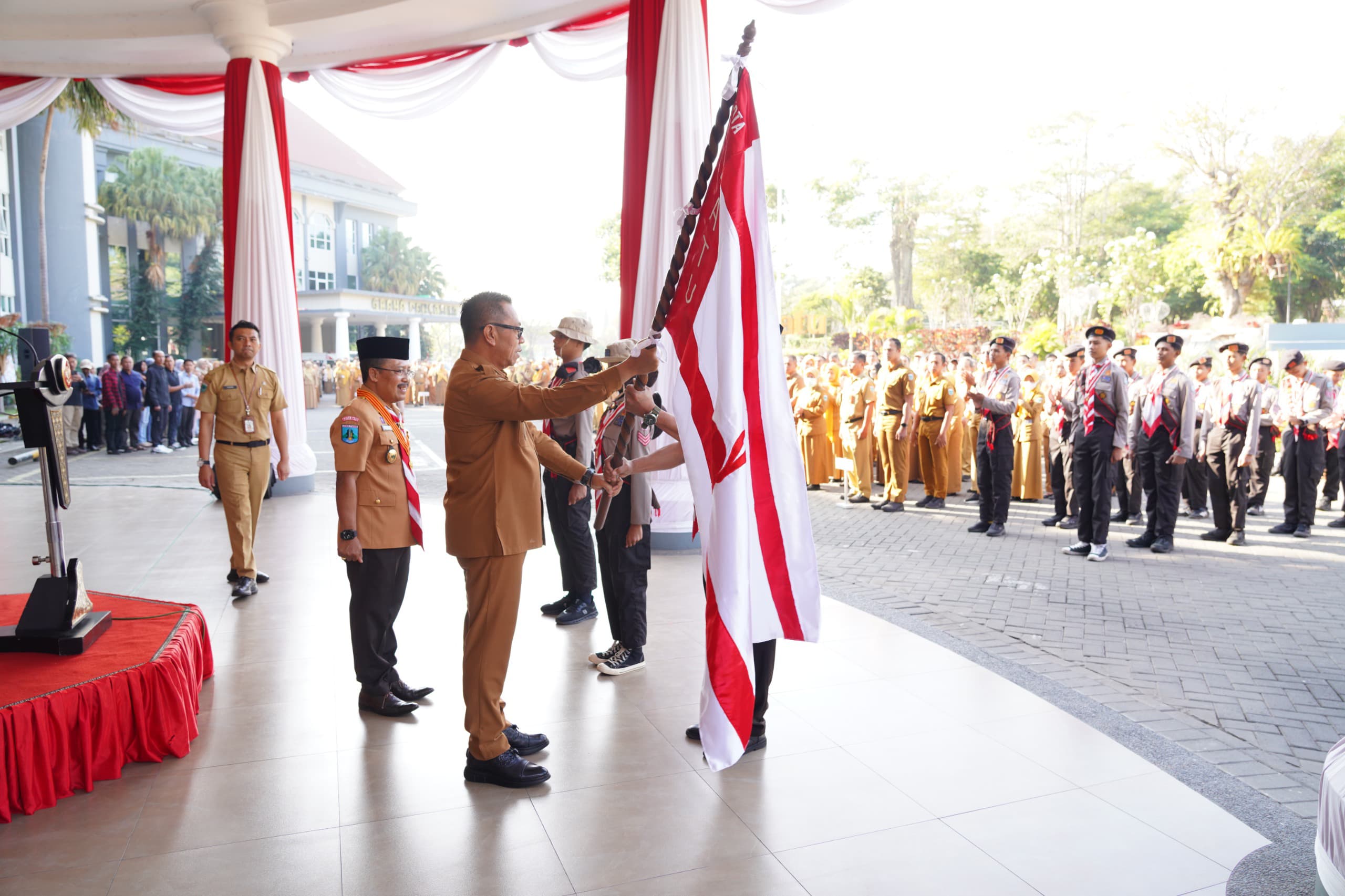 Wali Kota Nurochman Lepas Kontingen Jamnas XII, Titip Nama Baik Kota Batu