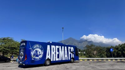Rayakan HUT ke-39, Arema FC Perkenalkan Bus Anyar Berpelat Hoki N 7887 IB