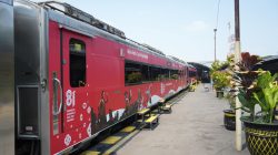 KAI Daop 8 Hadirkan Nuansa Merah Putih di Stasiun Malang Sambut HUT ke-81 RI