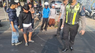 Honda City Tabrak Empat Motor di Junrejo Batu, Lima Orang Luka