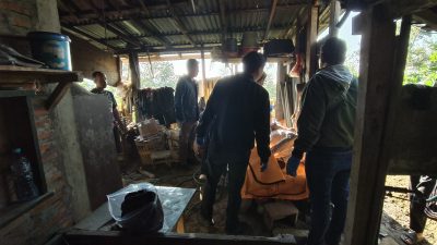 Pria 36 Tahun Ditemukan Meninggal Tergantung di Bekas Kandang Sapi Pandanrejo