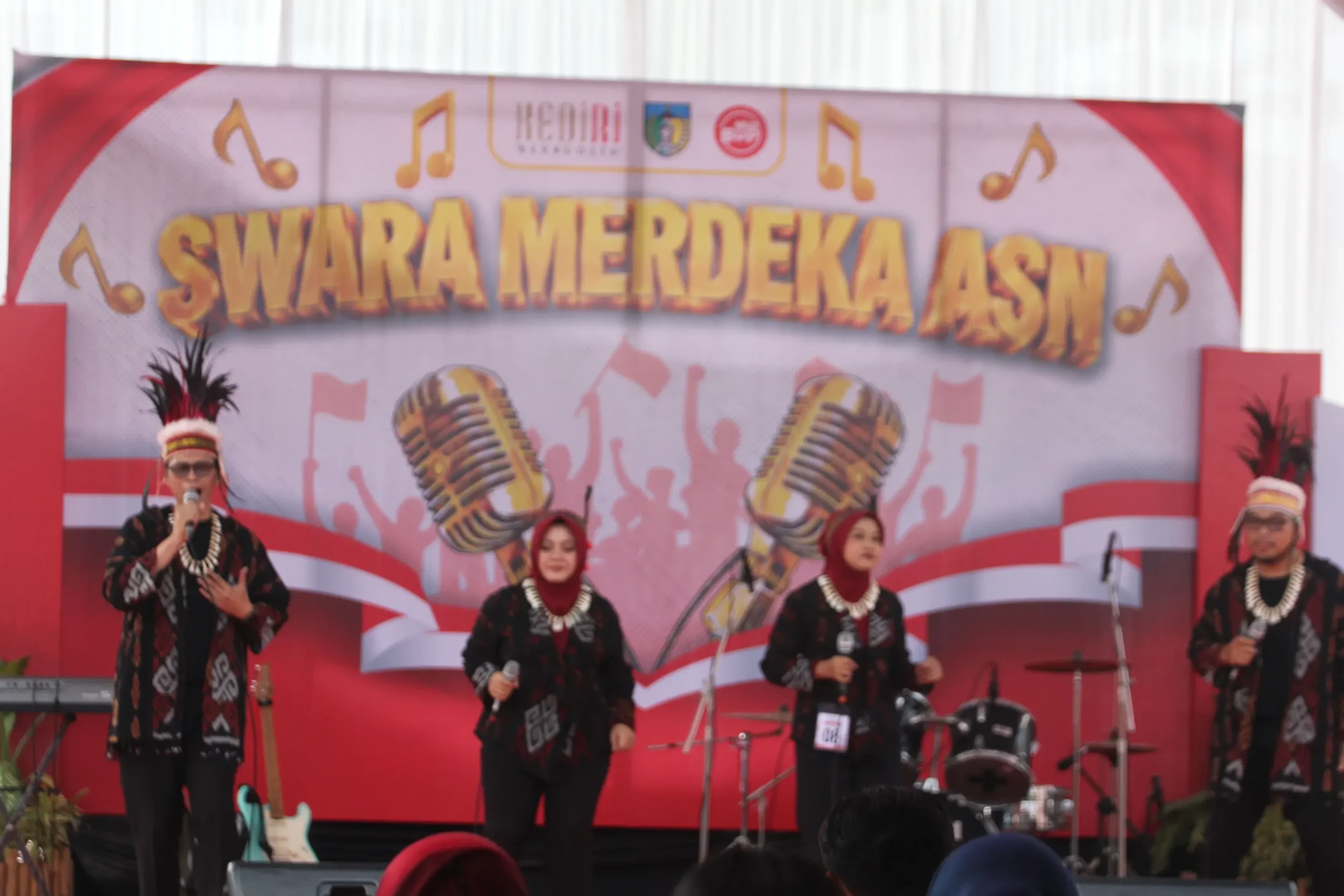 Swara Merdeka ASN Kabupaten Kediri Tampilkan Vokal Prima, Busana Merah Putih Jadi Daya Tarik