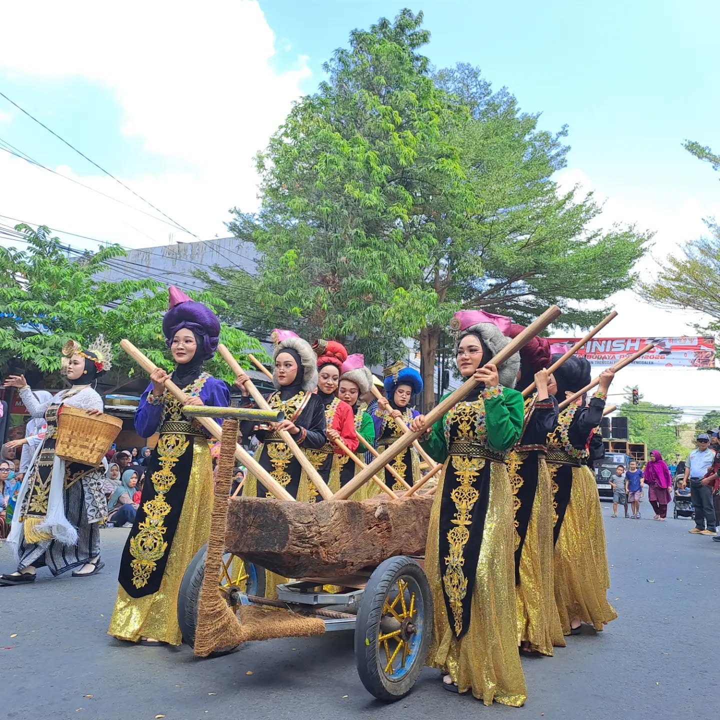 Pawai Budaya Trenggalek, Ketua DPRD Ajak Lestarikan Tradisi dan Doakan Warga Flores NTT