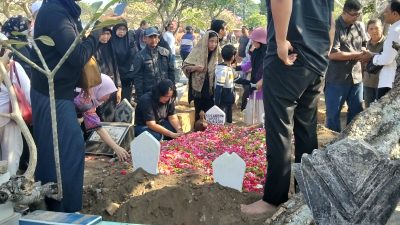 Wasiat Sang Ayah Terwujud, Tiga Korban Kebakaran Tebet Dimakamkan Bersama di Kediri