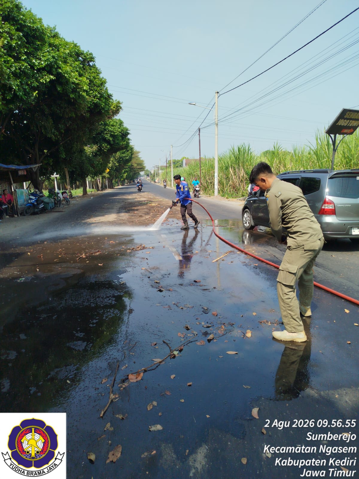 Tumpahan Solar di Jalan Raya Sumberjo Ngasem Dibersihkan, Cegah Kecelakaan