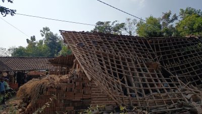Cuaca Cerah, Rumah Janda di Ponorogo Mendadak Ambruk hingga Rata Tanah