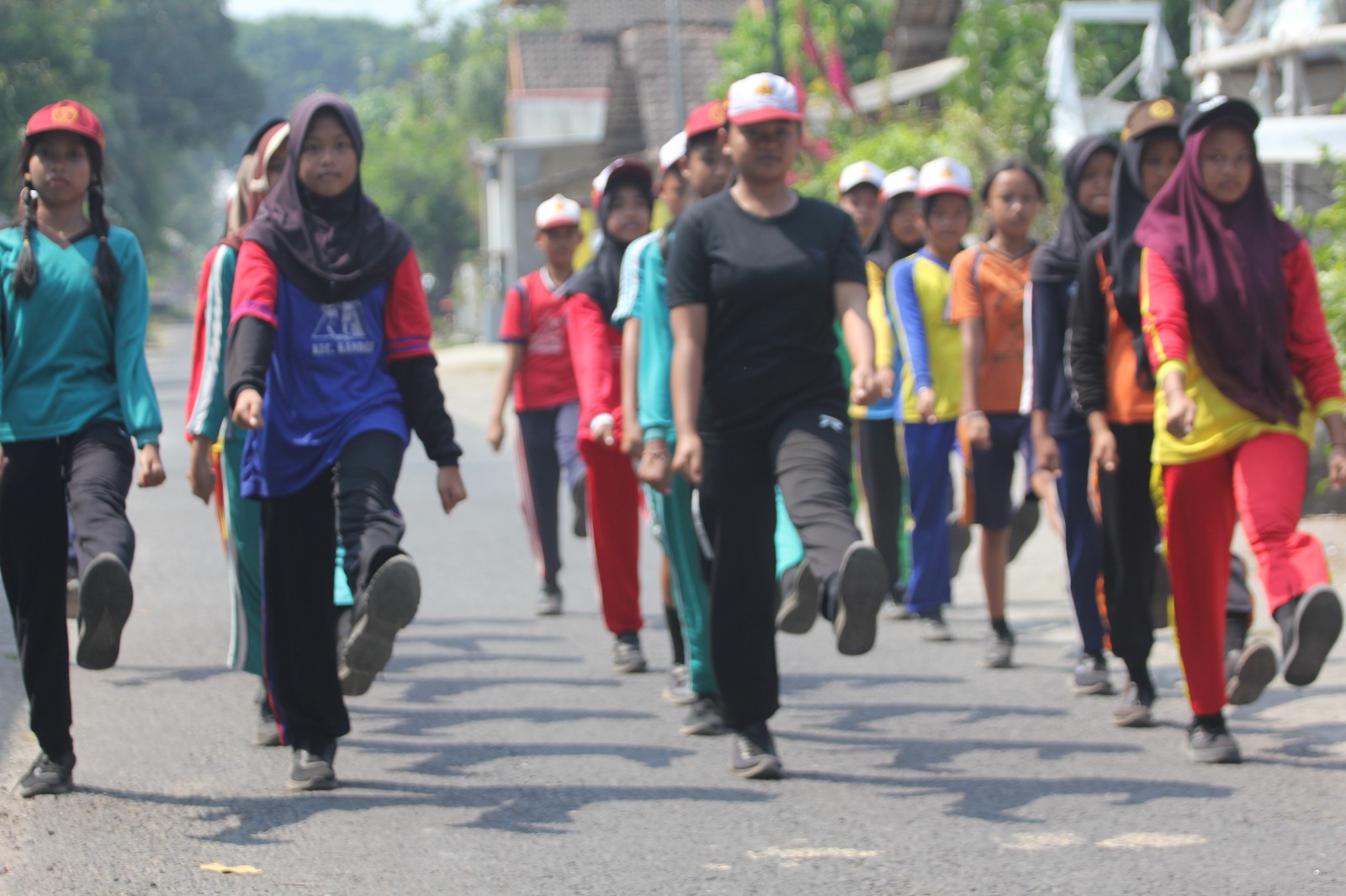 Jelang Lomba Agustusan, Siswa SDN 1 Kandat Intensif Latihan Baris-Berbaris