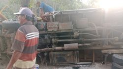 Tidak Disangka, Diduga Gara-Gara Rem Blong, Truk Angkut Tebu Terguling di Ngluyu Nganjuk