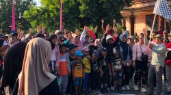 Semarak HUT ke-81 RI, Warga Peh Kulon Papar Ikuti Jalan Sehat Keliling Desa