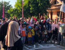Semarak HUT ke-81 RI, Warga Peh Kulon Papar Ikuti Jalan Sehat Keliling Desa