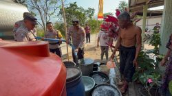 Polsek Pulung Salurkan 16 Ribu Liter Air Bersih untuk 180 KK Terdampak Kekeringan