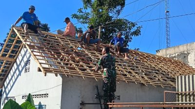 Wujudkan Hunian Layak, Babinsa dan Warga Gotong Royong Renovasi Rumah Warga