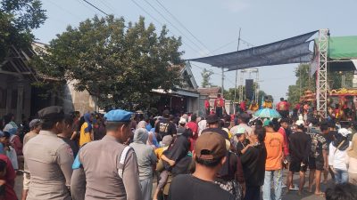 Polsek Kras Intensif Amankan Pertunjukan Seni Agustusan di Sejumlah Desa