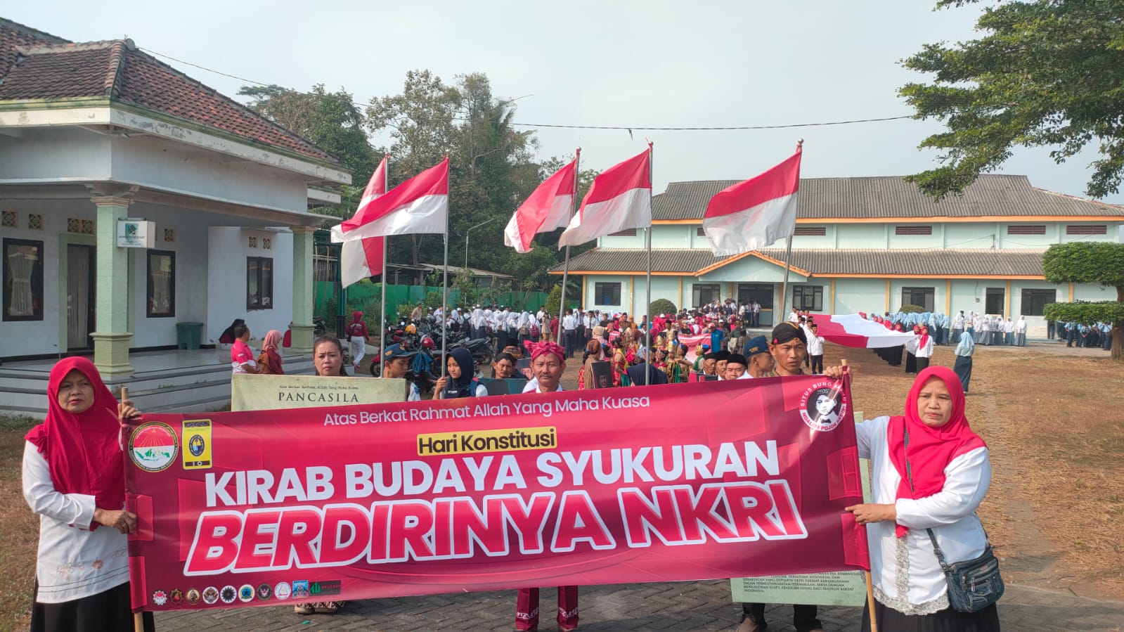Peringati Hari Konstitusi, Ratusan Warga Gelar Kirab Kebangsaan di Situs nDalem Pojok