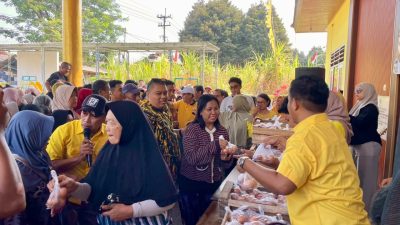 HUT RI ke-81, Golkar Kediri Borong Telur Peternak dan Bagikan Makanan Gratis kepada Warga