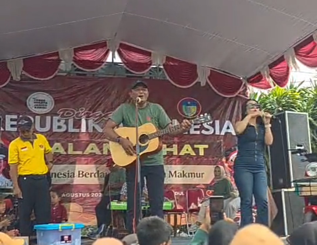 Antusiasme Warga Desa Jambu Ikuti Jalan Sehat HUT RI