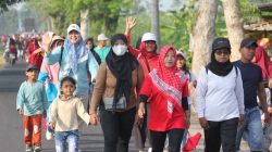 Ribuan Warga Jemekan Ringinrejo Meriahkan HUT ke-81 RI Lewat Jalan Sehat