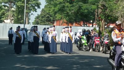 Sebanyak 2.900 Pelajar SLTP se-Kabupaten Kediri Ikuti Lomba Baris Berbaris HUT ke-81 RI
