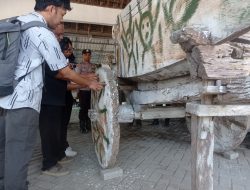 BPK Jawa Timur Bersihkan Cat di Kereta Mbah Gleyor Akibat Vandalisme