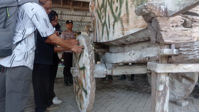 BPK Jawa Timur Bersihkan Cat di Kereta Mbah Gleyor Akibat Vandalisme