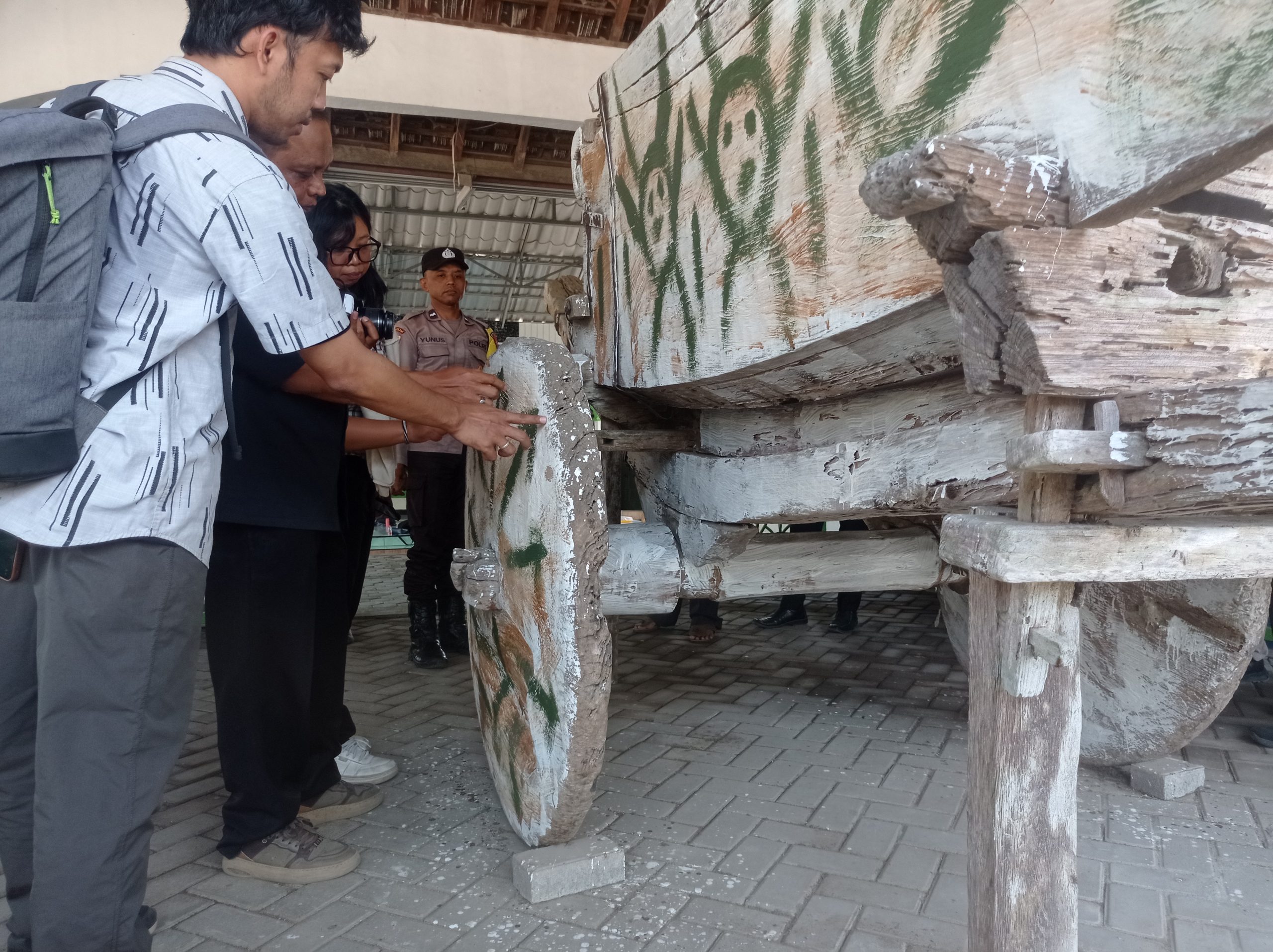 BPK Jawa Timur Bersihkan Cat di Kereta Mbah Gleyor Akibat Vandalisme