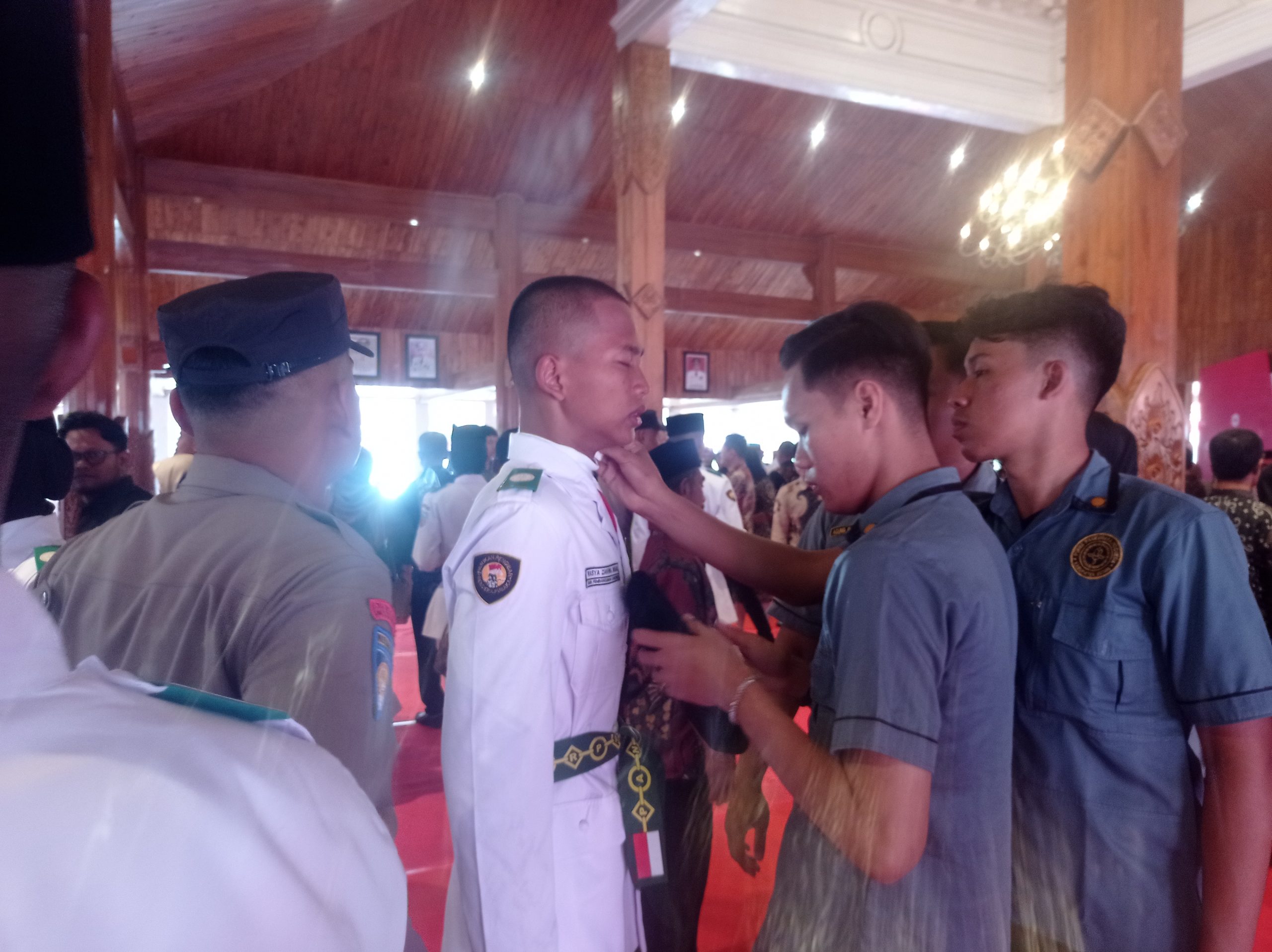 Rasya Dikukuhkan Jadi Paskibraka Kabupaten Kediri Tanpa Kehadiran Orang Tua