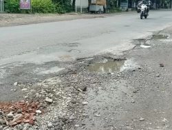 Dewan Kembali Desak Pemkab Kediri Percepat Perbaikan Jalan Rusak di Perbatasan Sambi-Srikaton