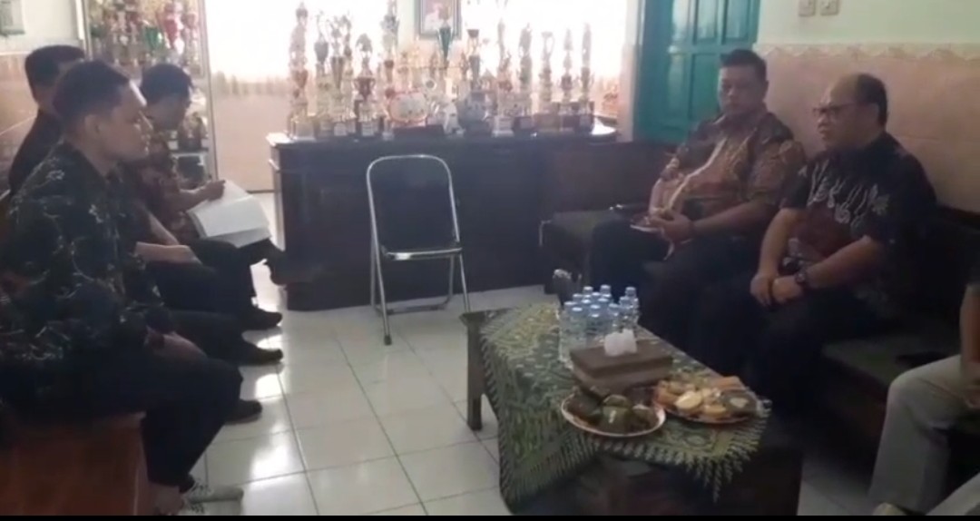 Komisi IV DPRD Kabupaten Kediri Sidak SMPN 1 Kras, Minta Operasional SPPG Dihentikan Sementara