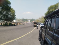 Mobil Dilarang Melintas di Bendungan Lahor, Jalur Utama Selorejo-Blitar-Malang Mulai Padat