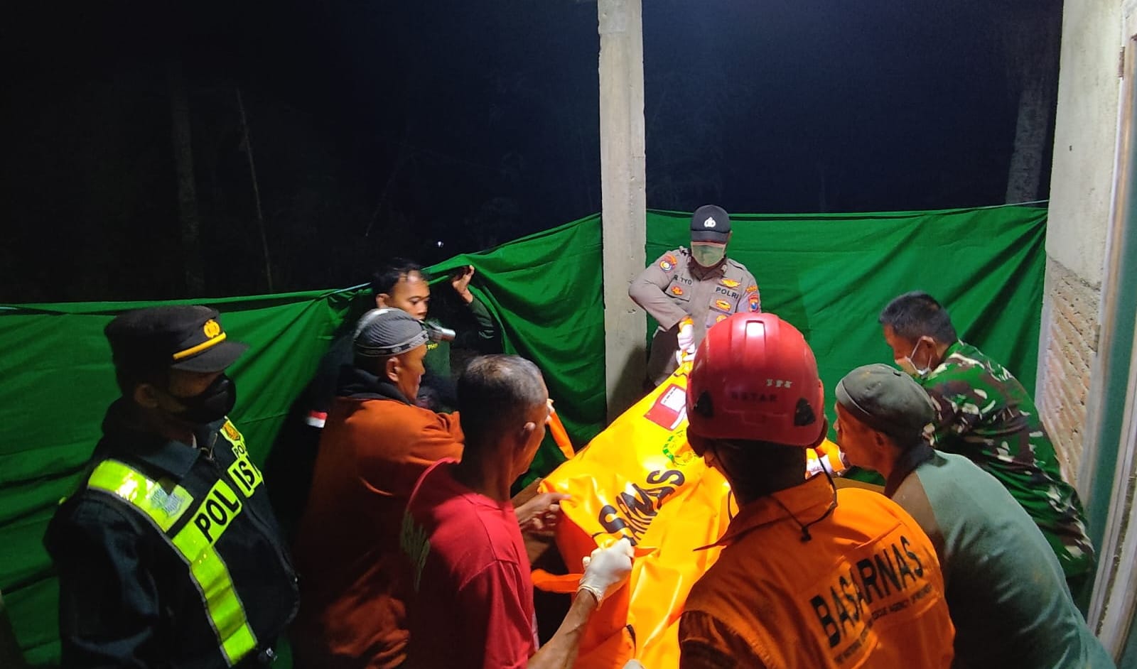 Dua Penggali Sumur di Trenggalek Tewas Tertimbun Longsor di Kedalaman 20 Meter