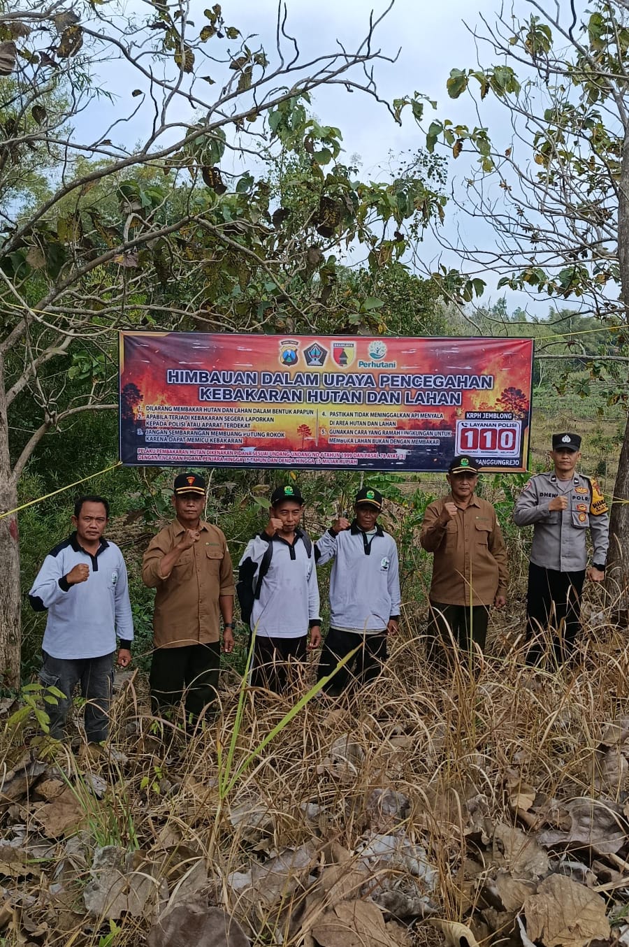 Cegah Karhutla, Polisi di Panggungrejo Pasang Banner Imbauan Pencegahan Kebakaran