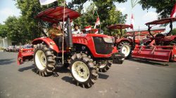 Dukung Peningkatan Produksi, Mas Dhito Salurkan 216 Bantuan Alsintan untuk Petani Kediri