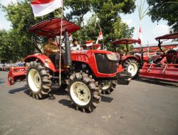 Dukung Peningkatan Produksi, Mas Dhito Salurkan 216 Bantuan Alsintan untuk Petani Kediri