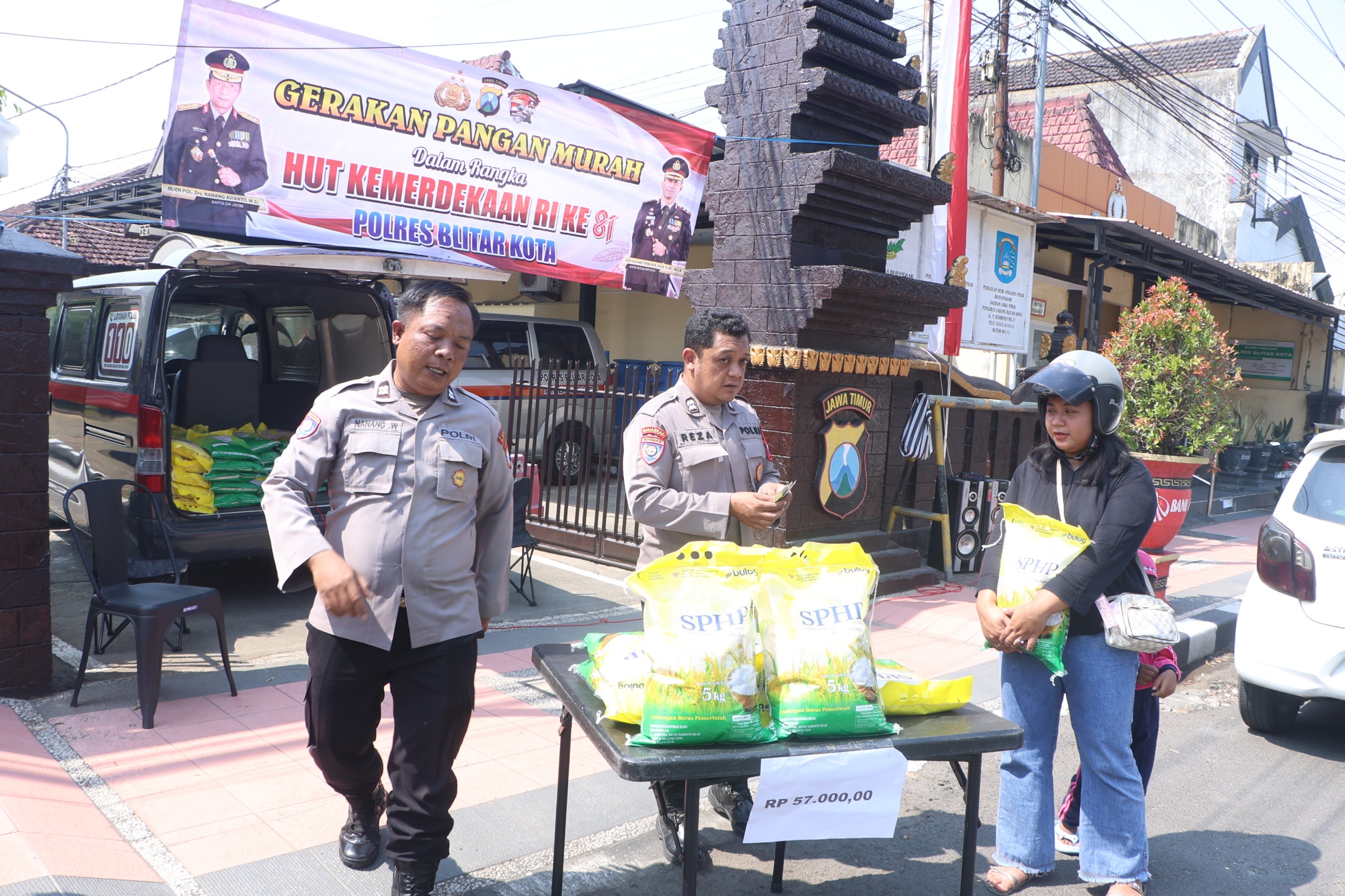 Sambut HUT ke-81 RI, Polres Blitar Kota Gelar Gerakan Pangan Murah, Salurkan 215 Kg Beras