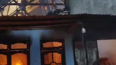 Korsleting Mesin Mobil Picu Kebakaran, Rumah dan Tiga Kendaraan di Srengat Blitar Ludes