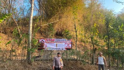 Antisipasi Karhutla, Polisi Blitar Edukasi Warga dan Pasang Banner Imbauan di Lereng Gunung PegatAntisipasi Karhutla, Polisi Blitar Edukasi Warga dan Pasang Banner Imbauan di Lereng Gunung Pegat