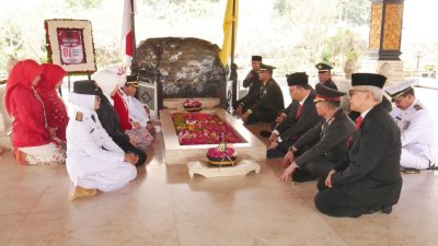 Khidmat, Upacara HUT ke-81 RI di Blitar Dilanjutkan Ziarah Nasional ke Makam Bung Karno