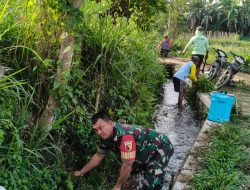 Dukung Ketahanan Pangan, TNI Bersama Petani Bersihkan Saluran Irigasi Sawah di Blitar